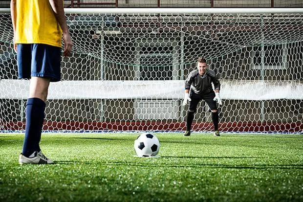 Cùng tìm hiểu về khái niệm trong bóng đá penalty là gì?